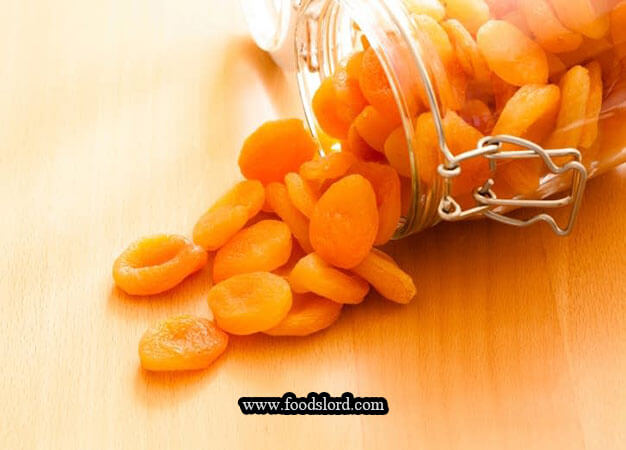 زردآلو خشک دارای کالری کمی است که باعث می شود برای کاهش وزن ایده آل باشد. زردآلو خشک به عنوان میان وعده ای کم چرب بسیار مناسب است. زردآلو همچنین می تواند شما را برای مدت طولانی سیر نگه دارد و از این طریق گرسنگی شما را کنترل کند. به غیر از غذایی کم کالری، زردآلو خشک نیز حاوی چندین ماده مغذی حیاتی از جمله کلسیم، پتاسیم و منیزیم است.